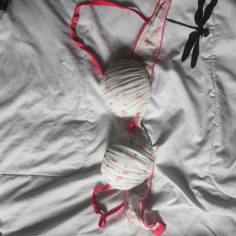 Victoria's Secret Red And White Floral Bra